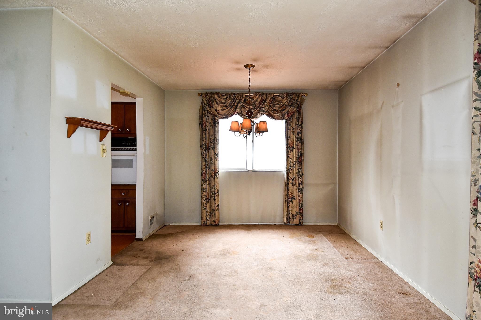 609 Harrington Road Rockville, MD 20852 - Photo 6 of 44 Living room/dining room combo