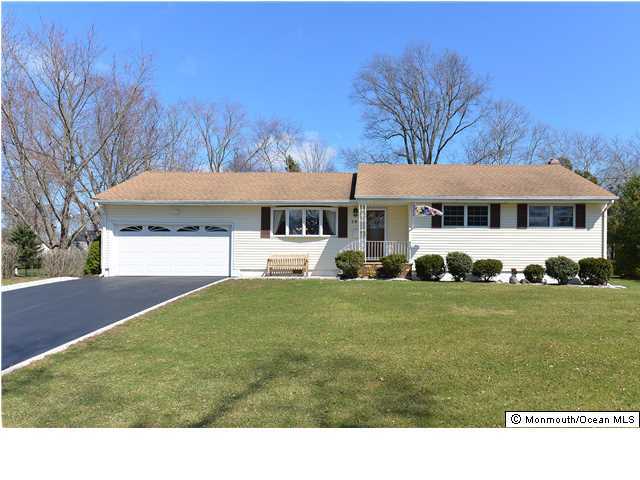 10 Old Manor Road Holmdel, NJ 07733 - Photo 1 of 24 Primary Photo