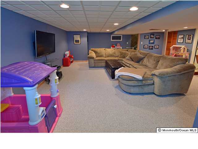10 Old Manor Road Holmdel, NJ 07733 - Photo 18 of 24 Additional Photo