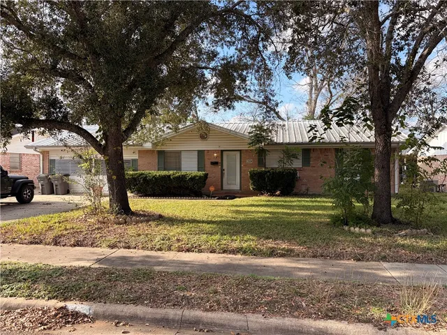 $230,000 | 3504 Erwin Avenue, Victoria, TX 77901