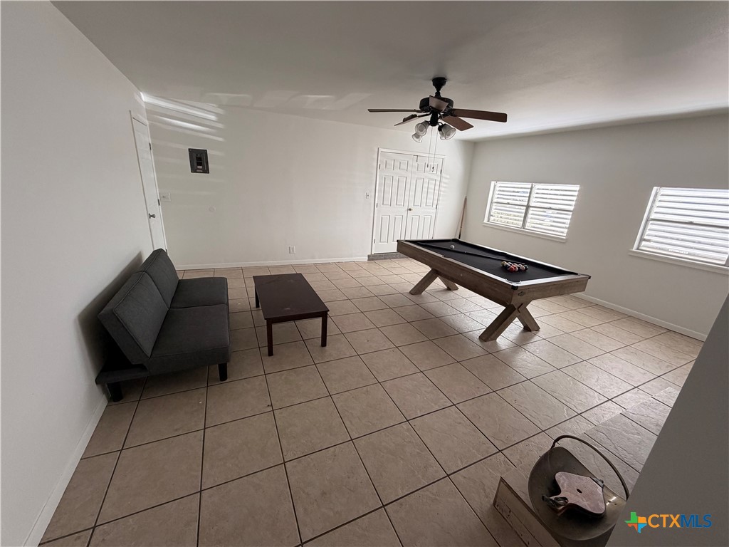 3504 Erwin Avenue Victoria, TX 77901 - Photo 10 of 16 a living room with furniture