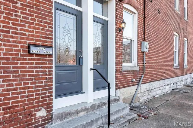 $1,995 | 1231 Allen Market Lane, Unit 2, St. Louis, MO 63104