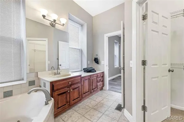 $1,995 | 1231 Allen Market Lane, Unit 2, St. Louis, MO 63104