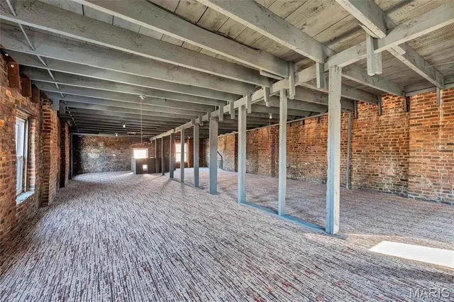 $1,995 | 1231 Allen Market Lane, Unit 2, St. Louis, MO 63104