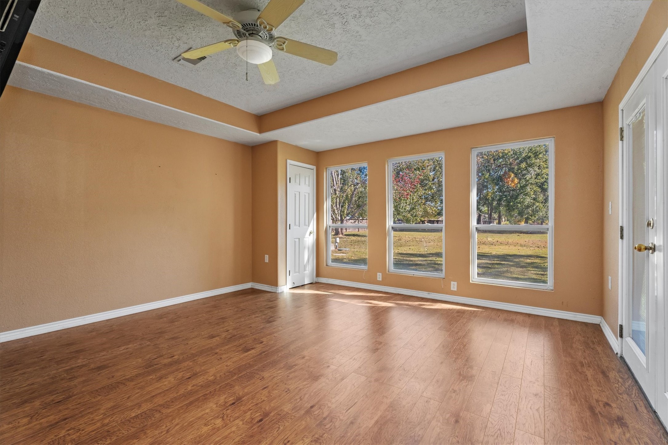 10205 Fostoria Road Cleveland, TX 77328 - Photo 26 of 41 Sunroom with View of Pasture