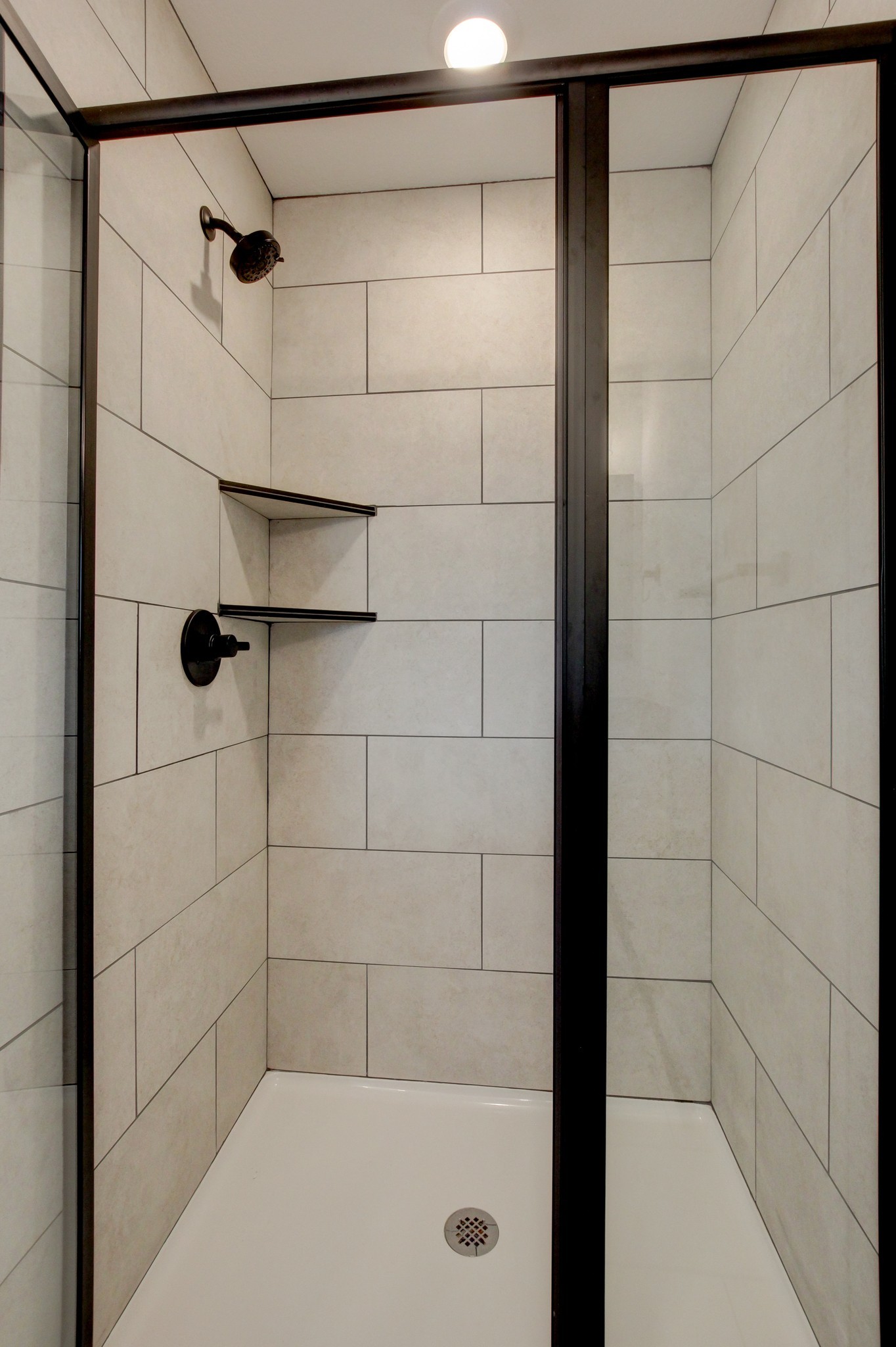 1244 Boulder Pass Road Clarksville, TN 37040 - Photo 20 of 31 a bathroom with a shower