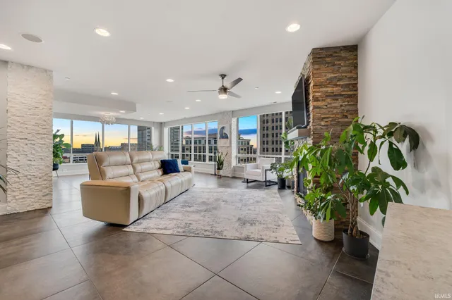 $1,199,000 | 203 East Berry Street, Unit 1004, Fort Wayne, IN 46802