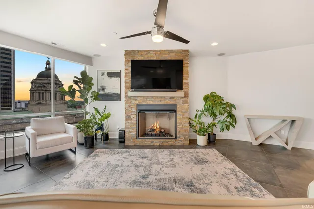 $1,199,000 | 203 East Berry Street, Unit 1004, Fort Wayne, IN 46802