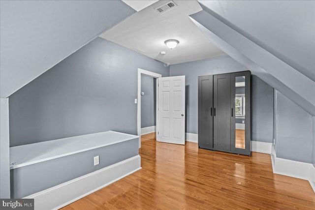 a view of a yard with a house