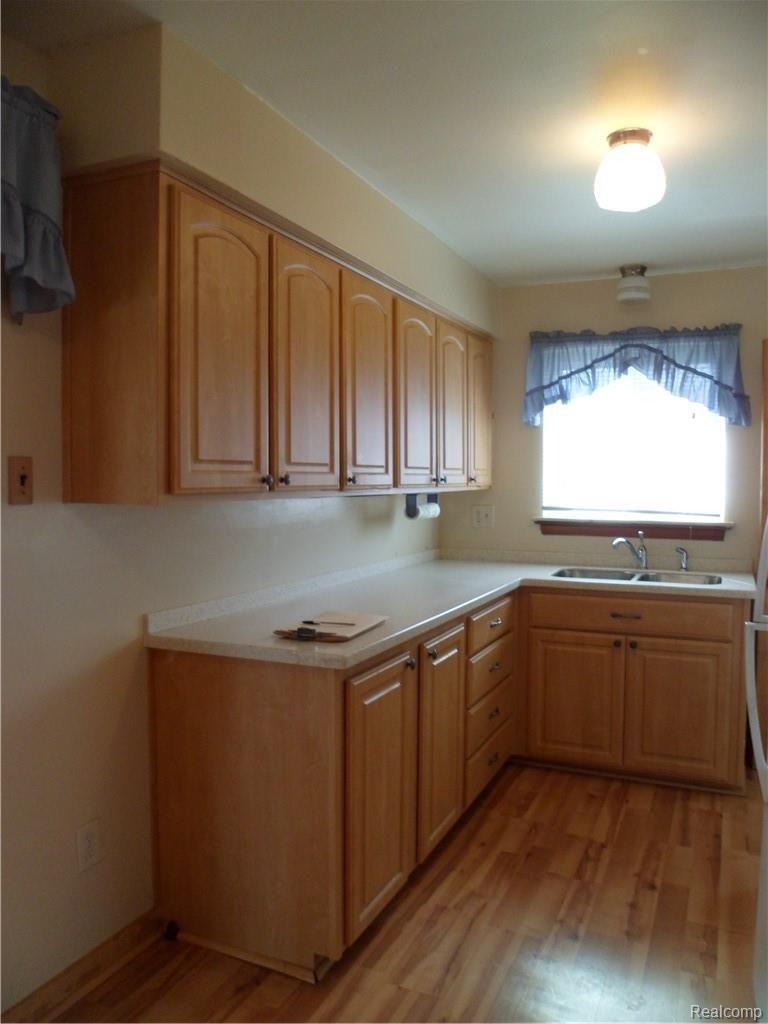 428 Hill Street Rochester, MI 48307 - Photo 6 of 19 Kitchen
