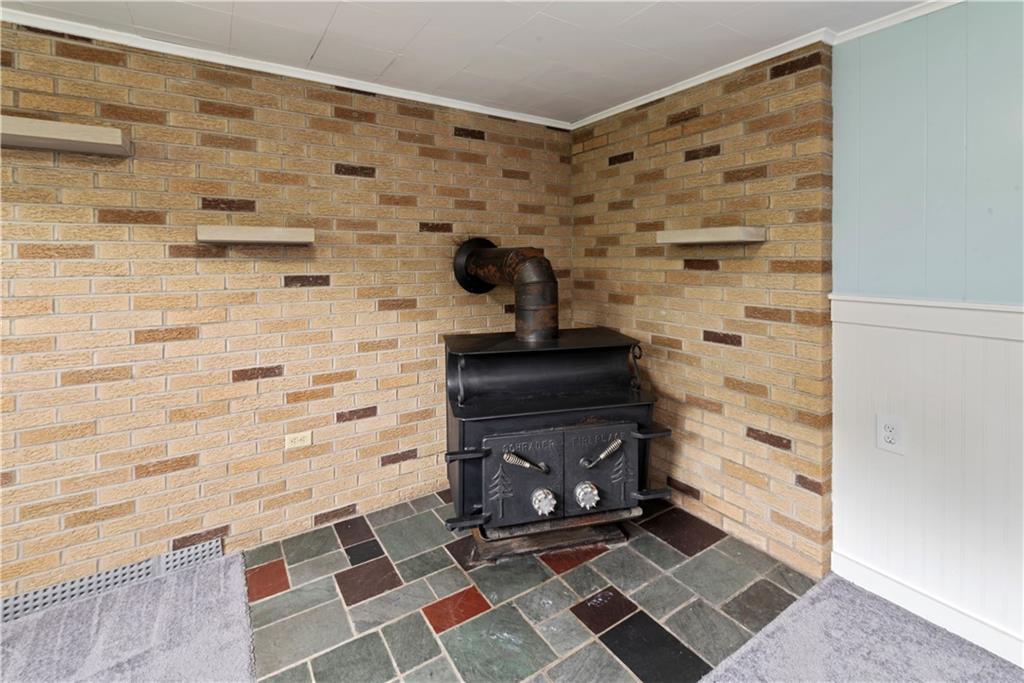 109 Beacon Road Renfrew, PA 16053 - Photo 24 of 33 a view of a entryway