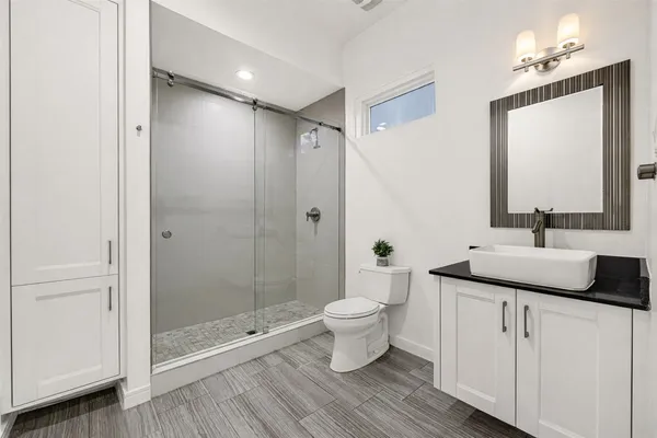 $6,000 | 707 West Clay Street, Houston, TX 77019