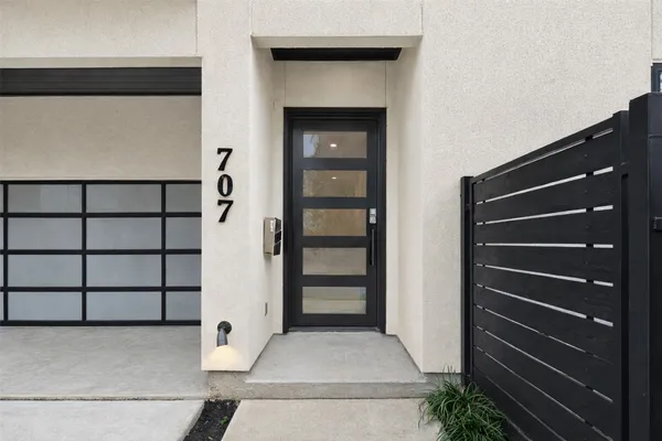 $6,000 | 707 West Clay Street, Houston, TX 77019