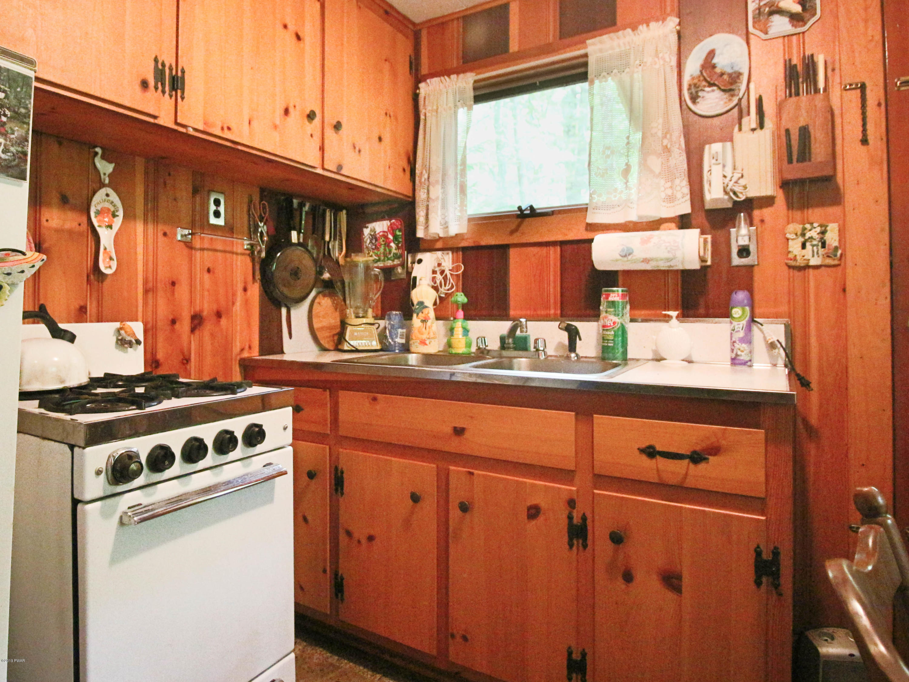 105 Oneida Road Shohola, PA 18458 - Photo 19 of 34 Kitchen