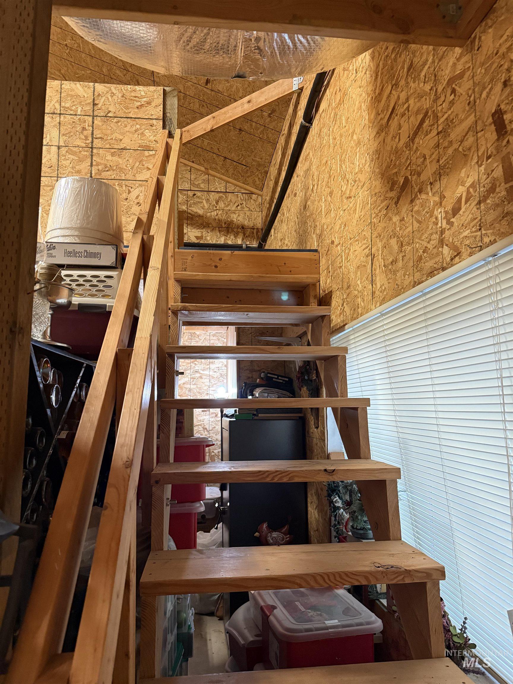 1653 Kidder Ridge Road Kamiah, ID 83536 - Photo 25 of 47 View of staircase