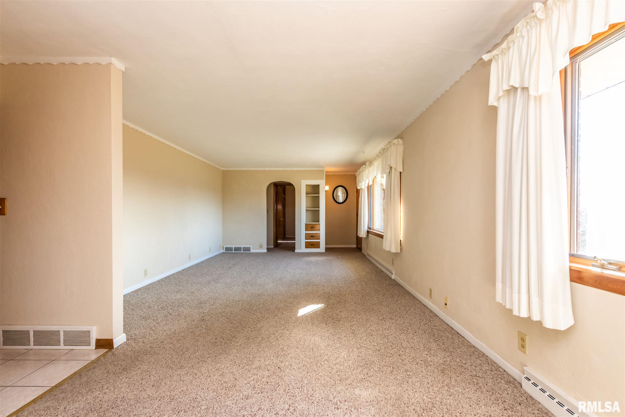 127 Crestview Road East Peoria, IL 61611 - Photo 8 of 38 Gallery Image 8