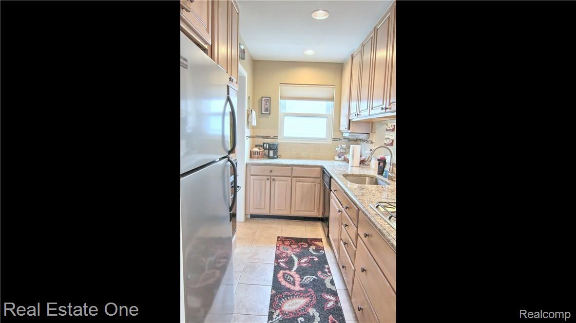 1391 Oxford Road Berkley, MI 48072 - Photo 8 of 31 Kitchen.jpg