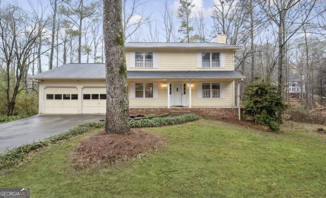 a view of a house with a yard
