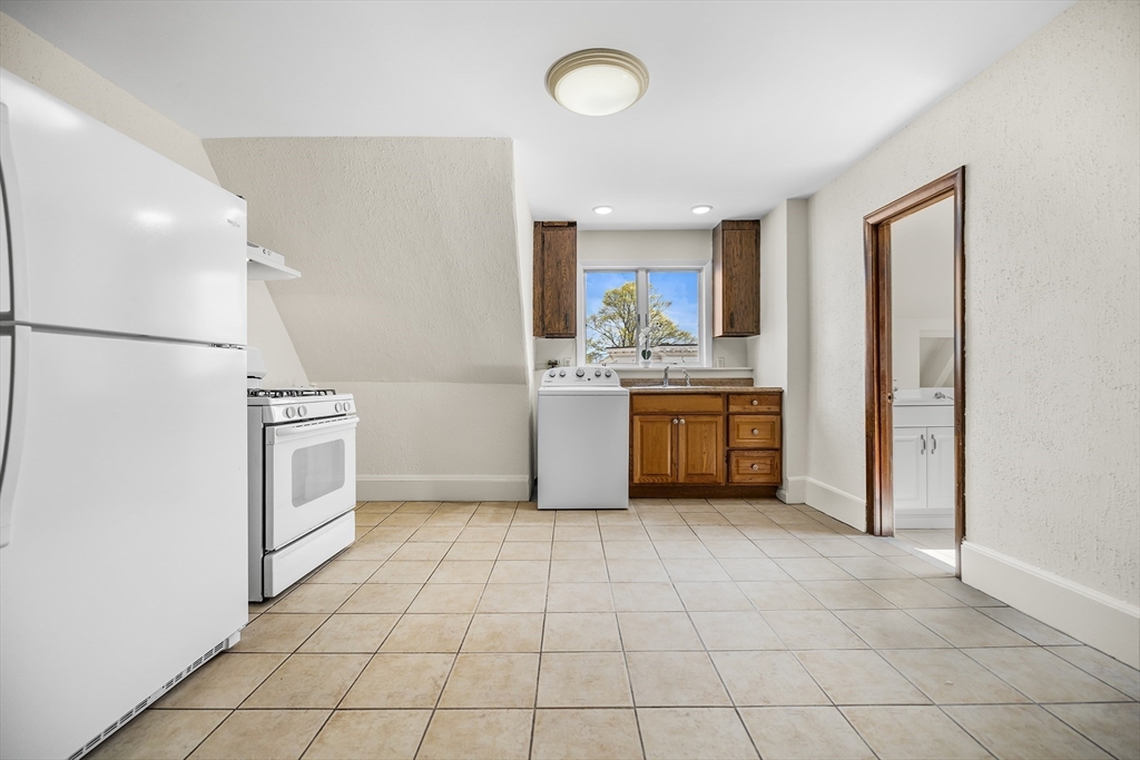 17 Upland Road Everett, MA 02149 - Photo 25 of 40