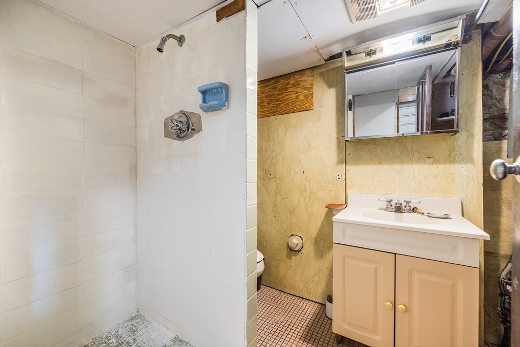 17 Upland Road Everett, MA 02149 - Photo 32 of 40