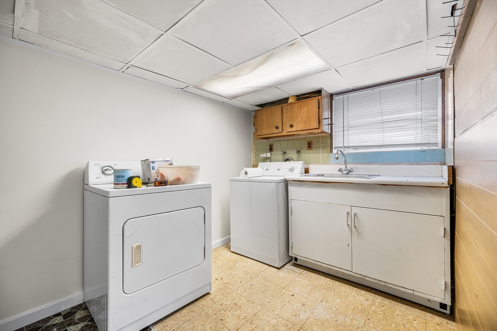 17 Upland Road Everett, MA 02149 - Photo 33 of 40