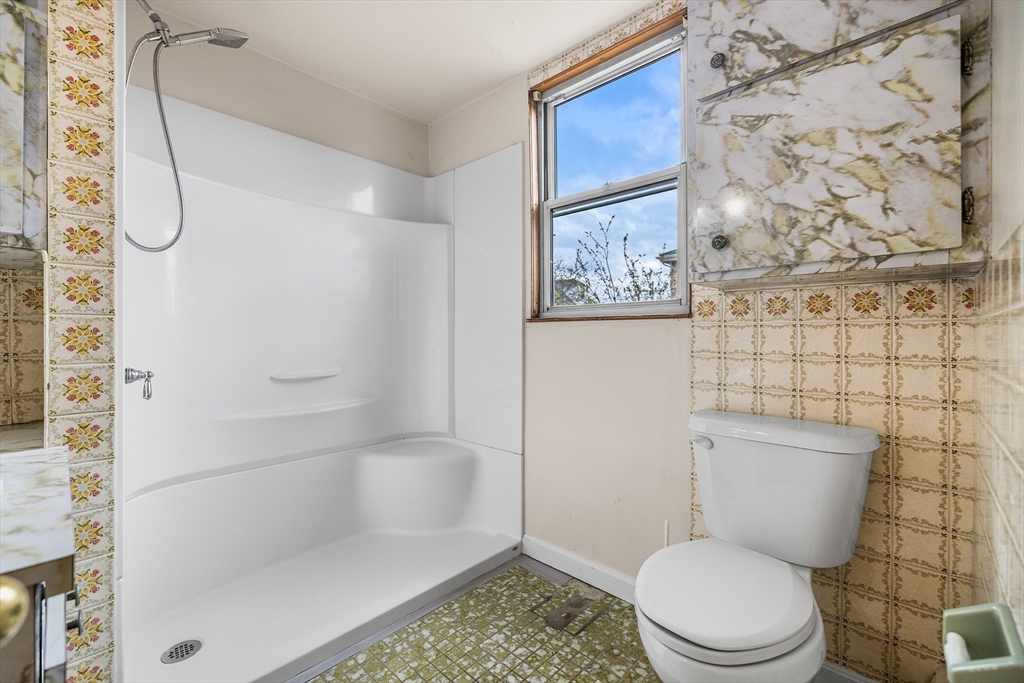 17 Upland Road Everett, MA 02149 - Photo 9 of 40