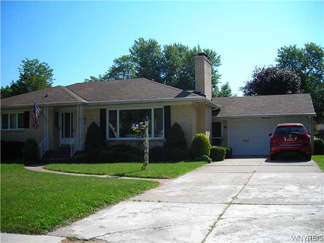 28 Kingsgate Road Amherst, NY 14226 - Photo 1 of 1 Exterior Front
