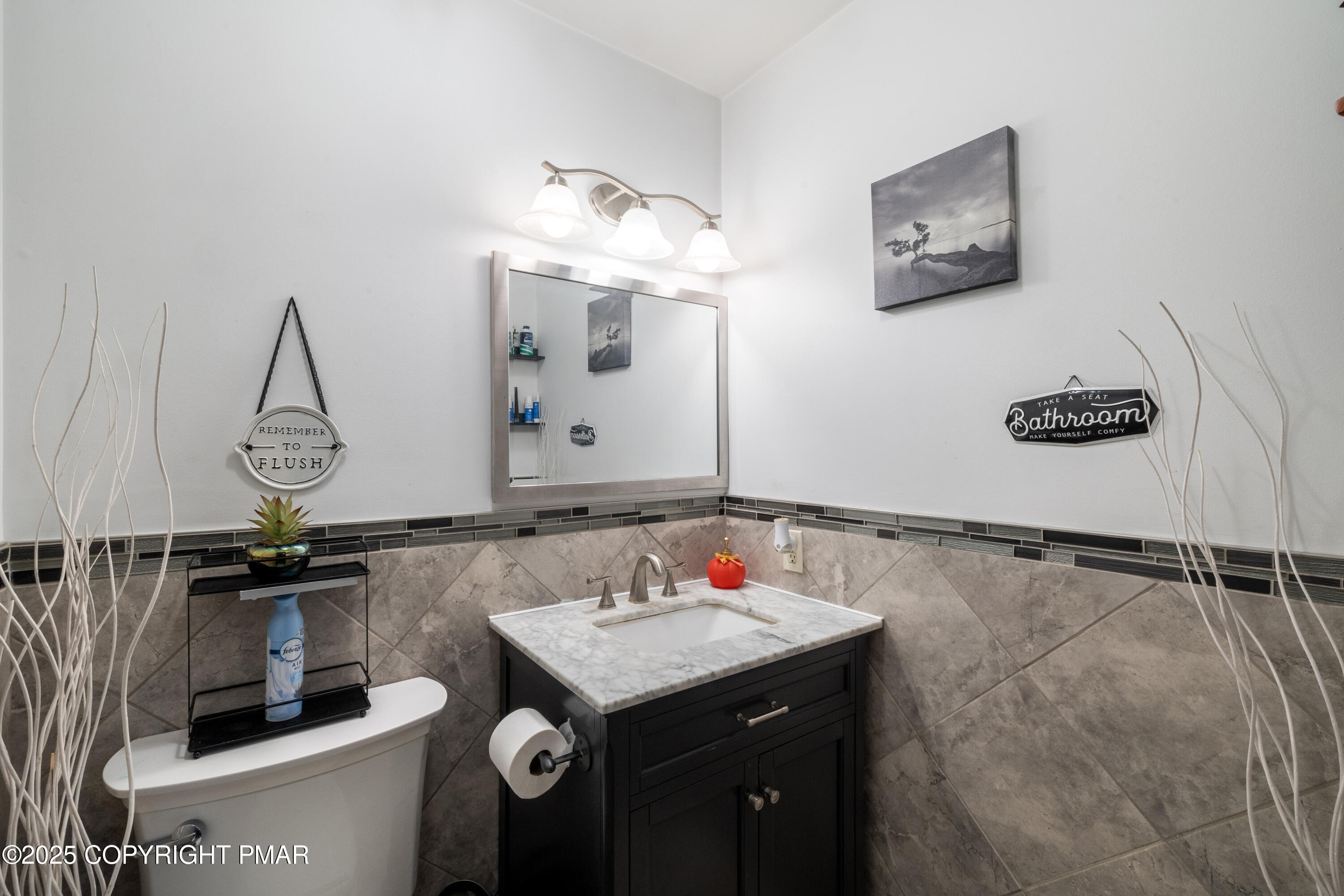 5005 Pine Ridge Road East Stroudsburg, PA 18302 - Photo 18 of 28 Main bathroom