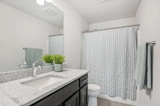 $549,900 | W206-n17471 Hidden Creek Road, Jackson, WI 53037