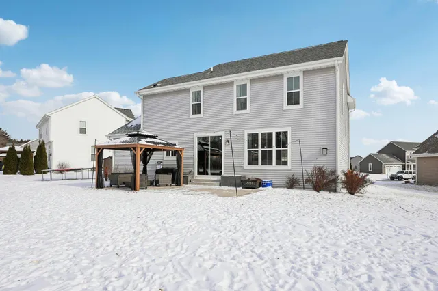 $549,900 | W206-n17471 Hidden Creek Road, Jackson, WI 53037
