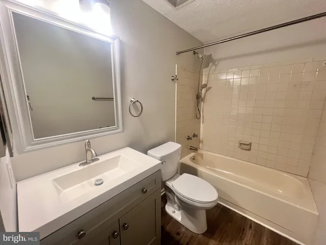 $1,900 | 532 Riggs Court, Frederick, MD 21703