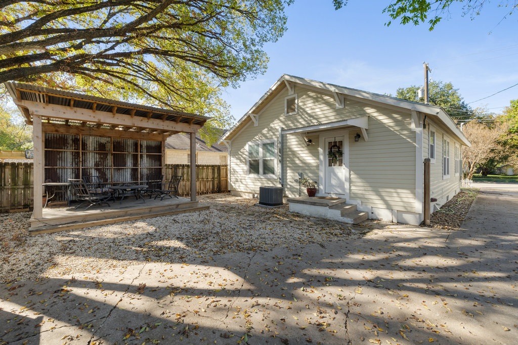 1223 1/2 South Austin Avenue Georgetown, TX 78626 - Photo 39 of 39 Rear of 1225 S Austin Ave