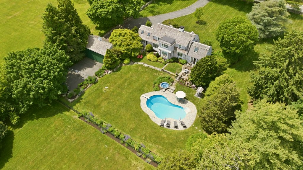 148 Nanaquaket Road Tiverton, RI 02878 - Photo 3 of 47