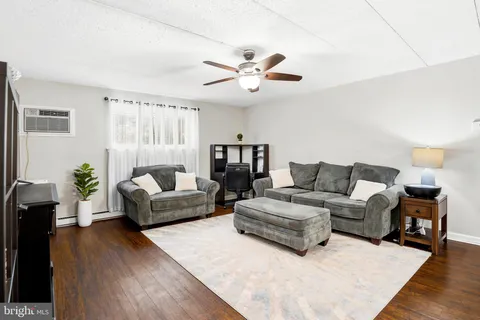 $154,900 | 400 Glendale Road, Unit A22, Havertown, PA 19083