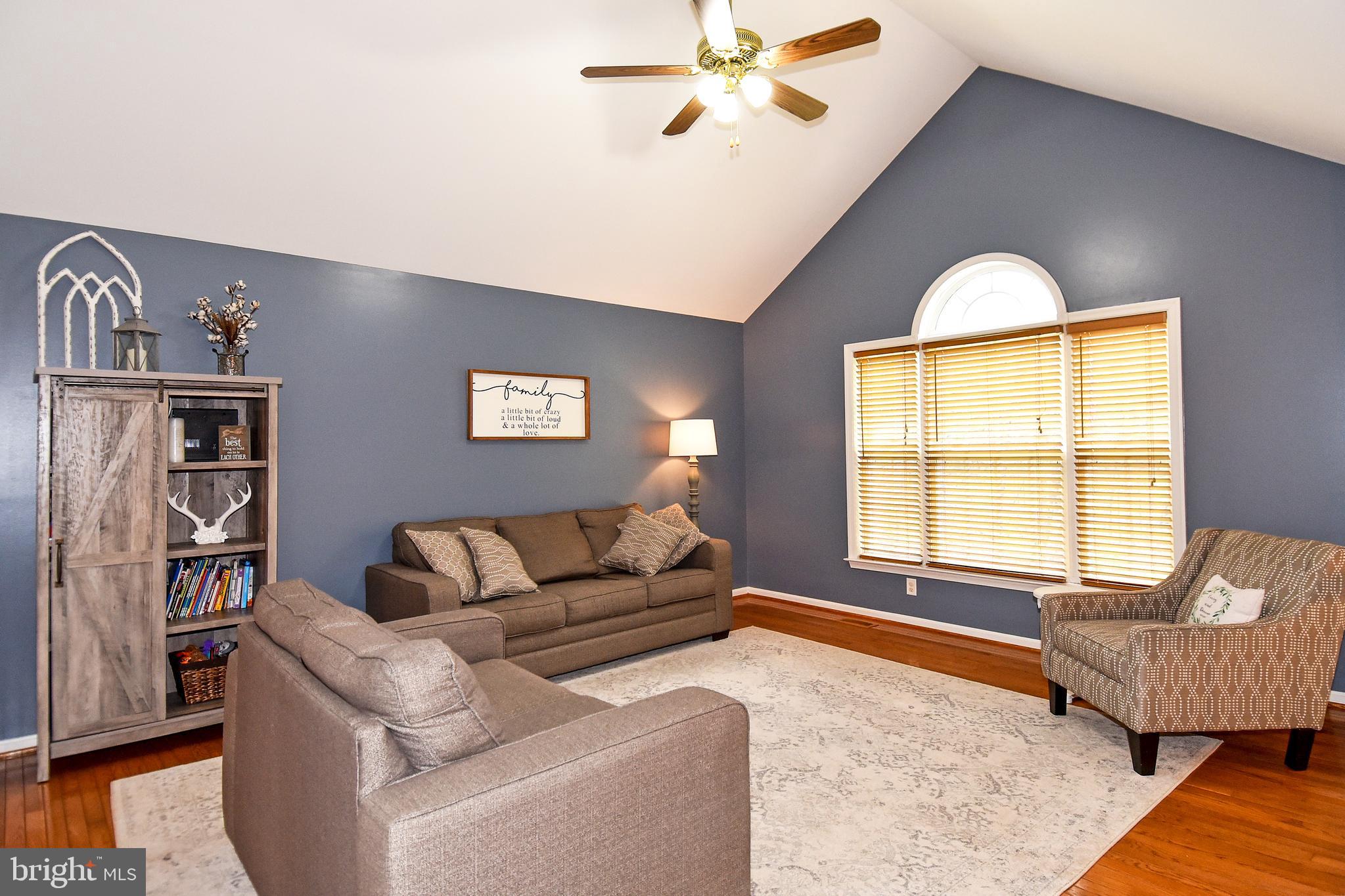 8 Ridgeway Road Stafford, VA 22556 - Photo 11 of 31 Living room w/vaulted ceiling and hardwood floors