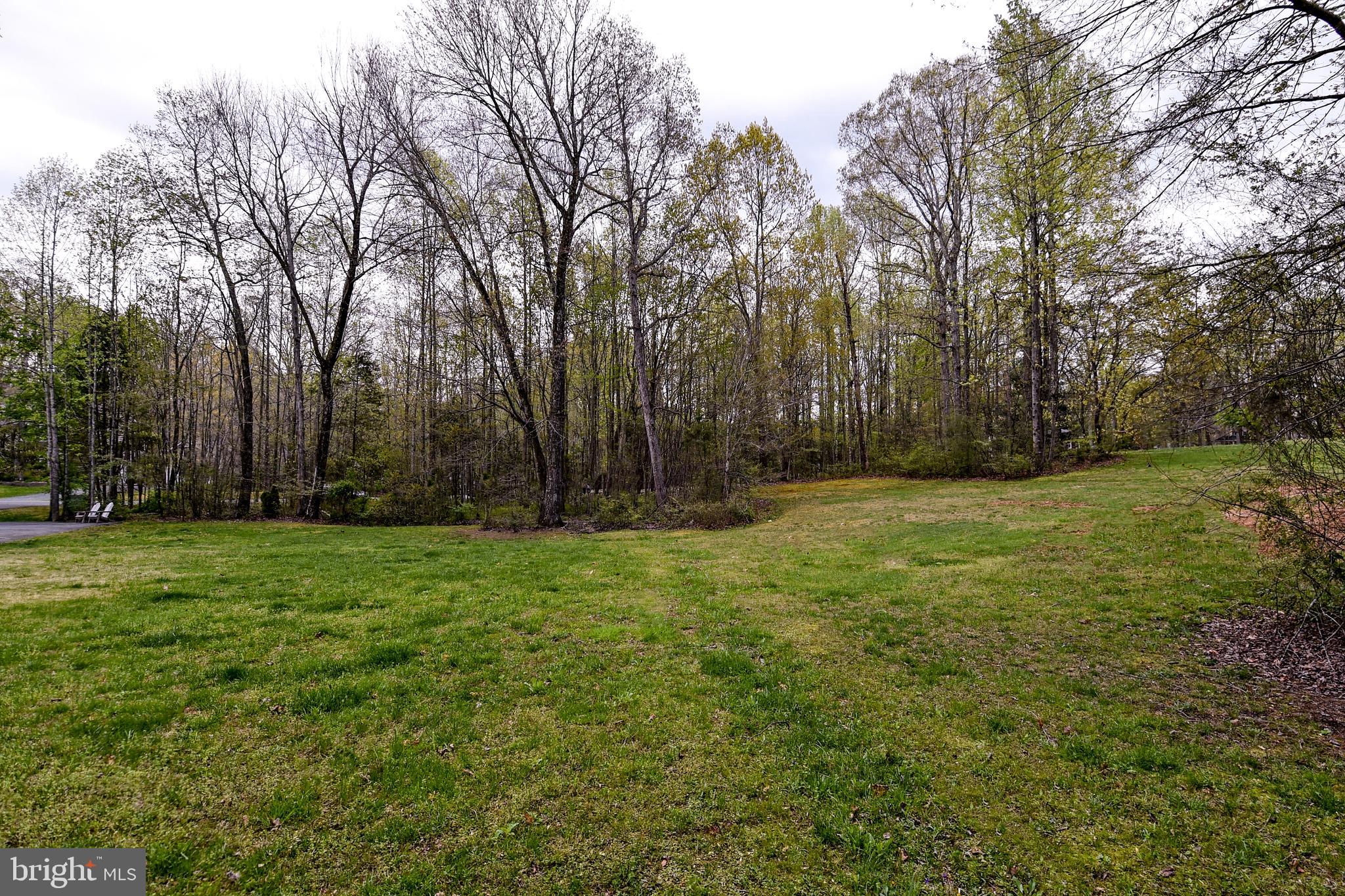 8 Ridgeway Road Stafford, VA 22556 - Photo 3 of 31 Plenty of play space in this yard!