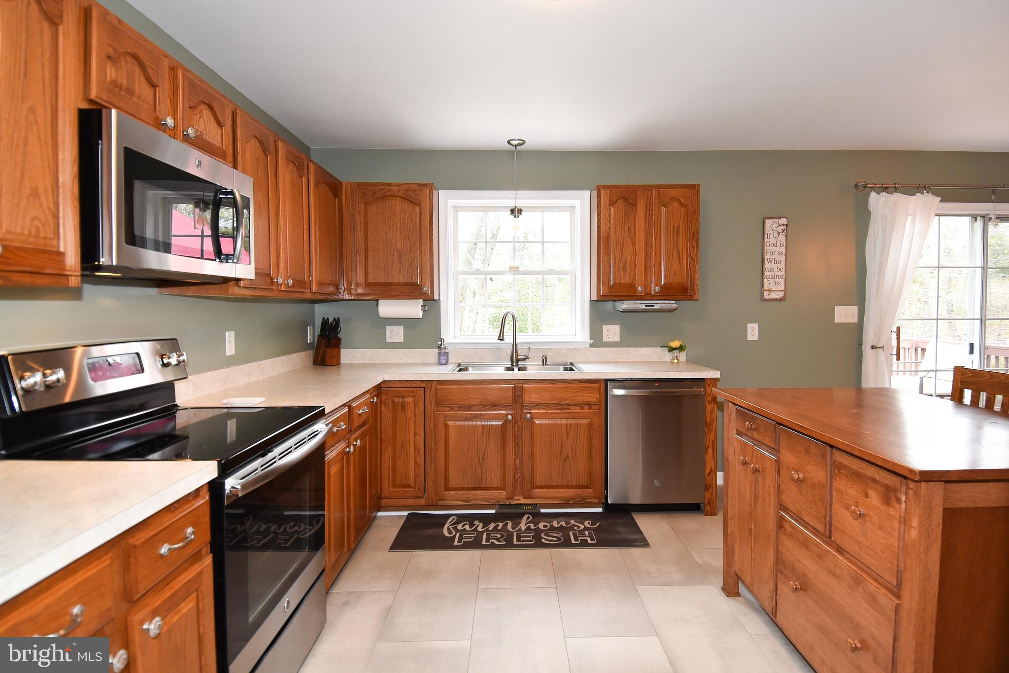 8 Ridgeway Road Stafford, VA 22556 - Photo 8 of 31 Island kitchen with stainless appliances
