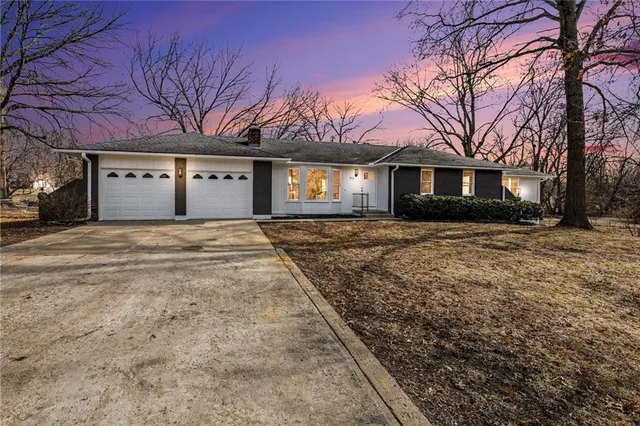 $379,000 | 960 Glengera Street, Peculiar, MO 64078