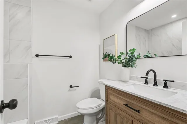 $379,000 | 960 Glengera Street, Peculiar, MO 64078