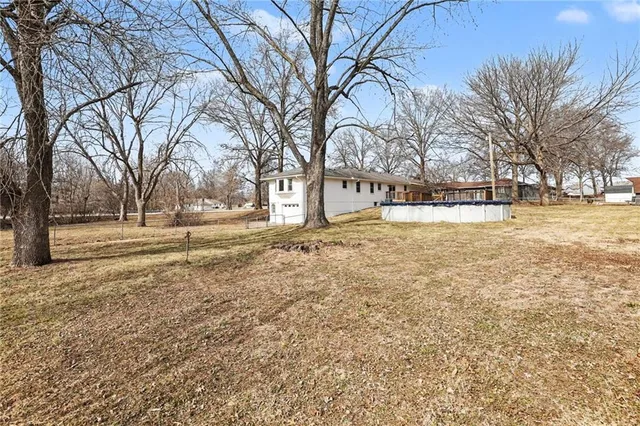 $379,000 | 960 Glengera Street, Peculiar, MO 64078