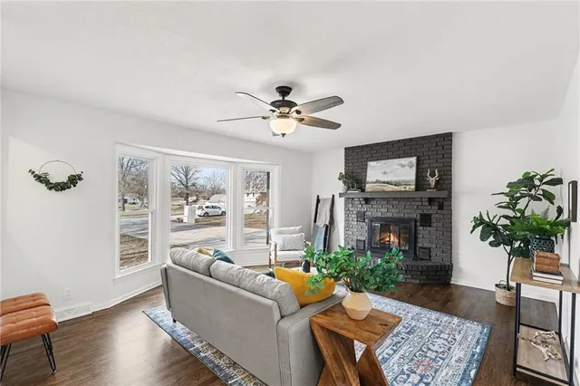 $379,000 | 960 Glengera Street, Peculiar, MO 64078