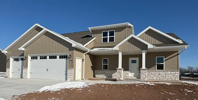 $575,000 | 1762 Loyal Drive, Neenah, WI 54956