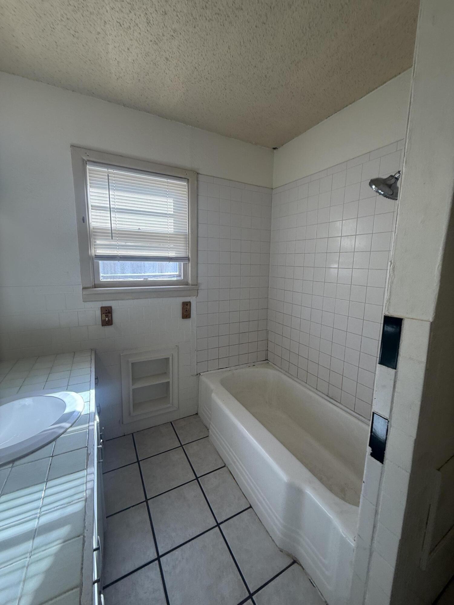 4913 40th Street Lubbock, TX 79414 - Photo 14 of 25 IMG_5735