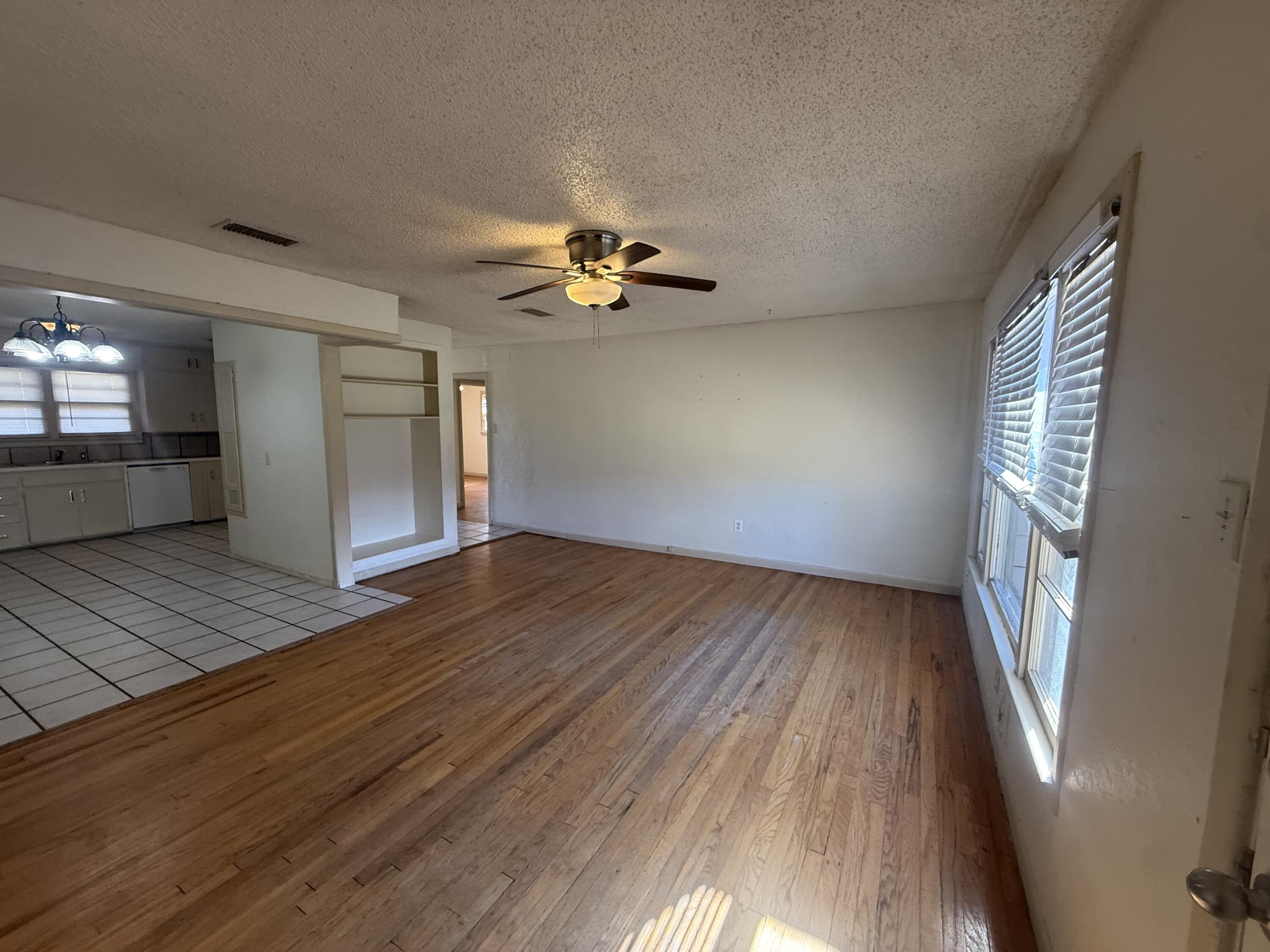4913 40th Street Lubbock, TX 79414 - Photo 3 of 25 IMG_5708