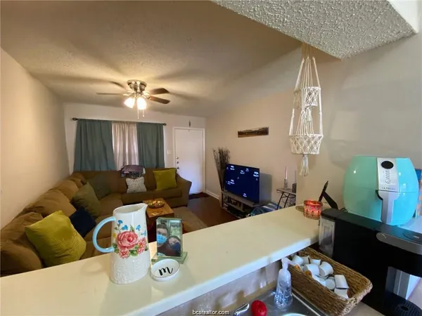 $900 | 411 Manuel Drive, Unit D, College Station, TX 77840