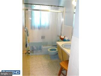 1618 Meadowlark Road Wyomissing, PA 19610 - Photo 11 of 12 Bathroom
