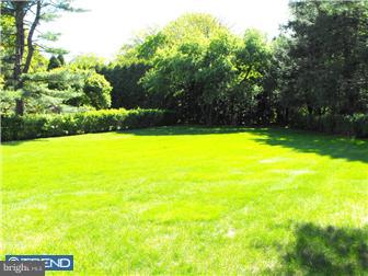 1618 Meadowlark Road Wyomissing, PA 19610 - Photo 4 of 12 View