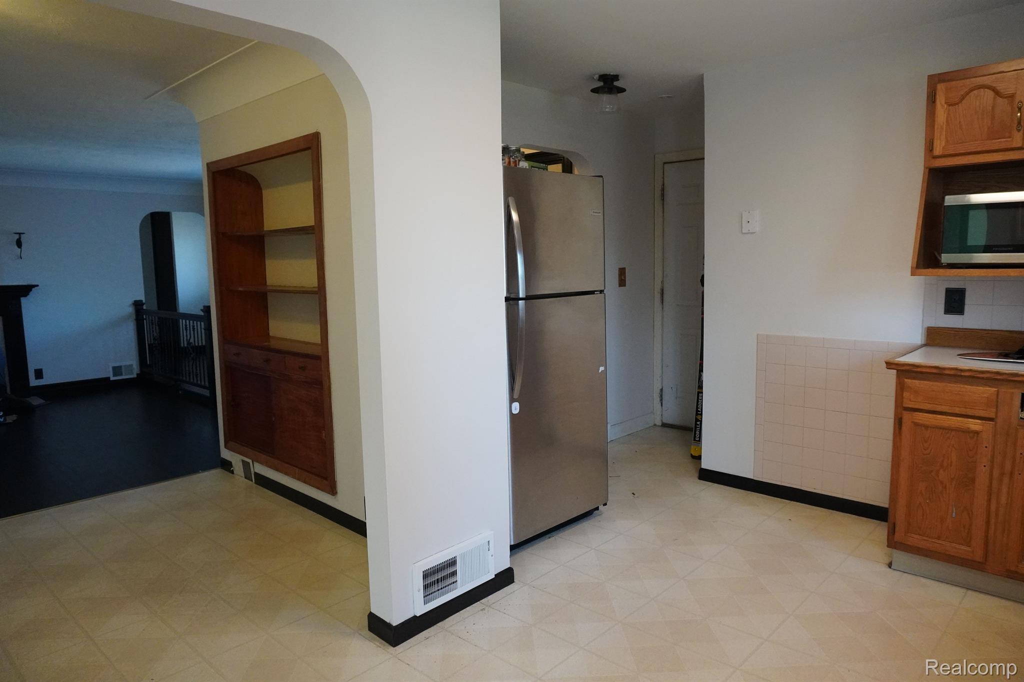2497 Covert Road Burton, MI 48509 - Photo 14 of 26 Gallery Image 14