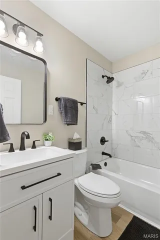 $245,000 | 236 Ballwin Avenue, Winchester, MO 63021