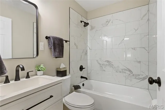 $245,000 | 236 Ballwin Avenue, Winchester, MO 63021